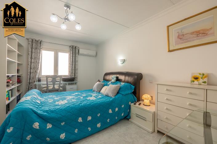 Image No.38-5 Bed Villa / Detached for sale