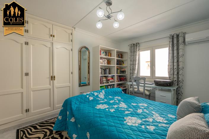 Image No.39-5 Bed Villa / Detached for sale