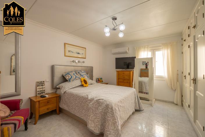 Image No.41-5 Bed Villa / Detached for sale