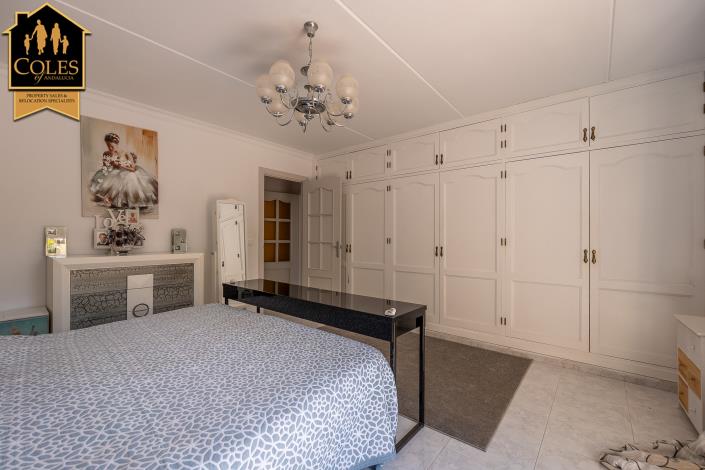 Image No.47-5 Bed Villa / Detached for sale