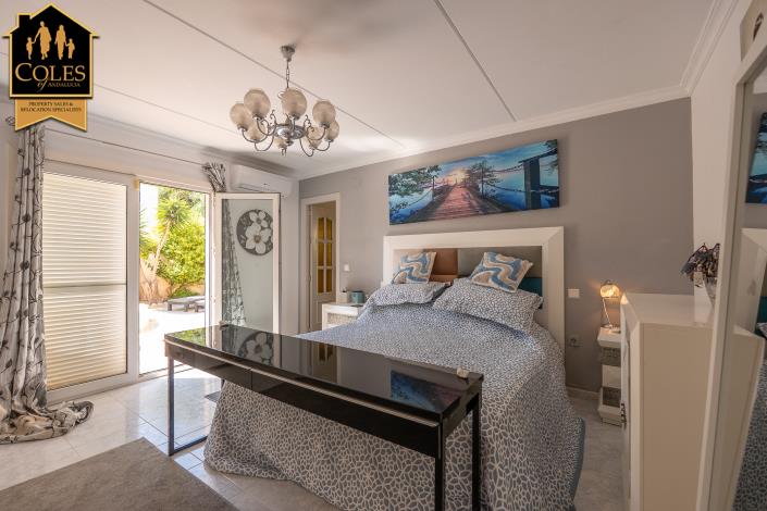Image No.46-5 Bed Villa / Detached for sale