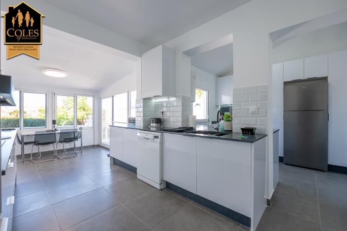 Image No.19-4 Bed Villa / Detached for sale