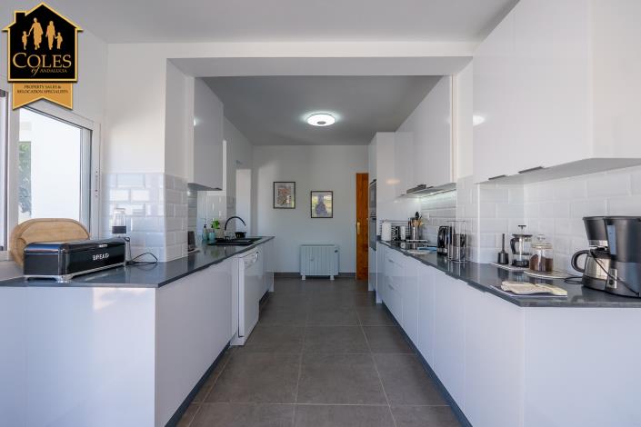 Image No.22-4 Bed Villa / Detached for sale