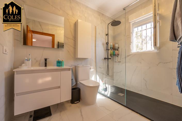 Image No.28-4 Bed Villa / Detached for sale