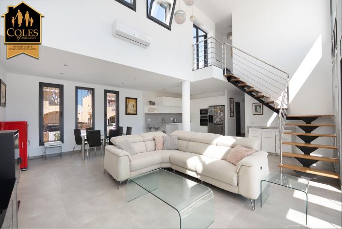 Image No.10-3 Bed Villa / Detached for sale