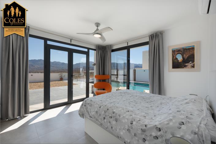 Image No.27-3 Bed Villa / Detached for sale