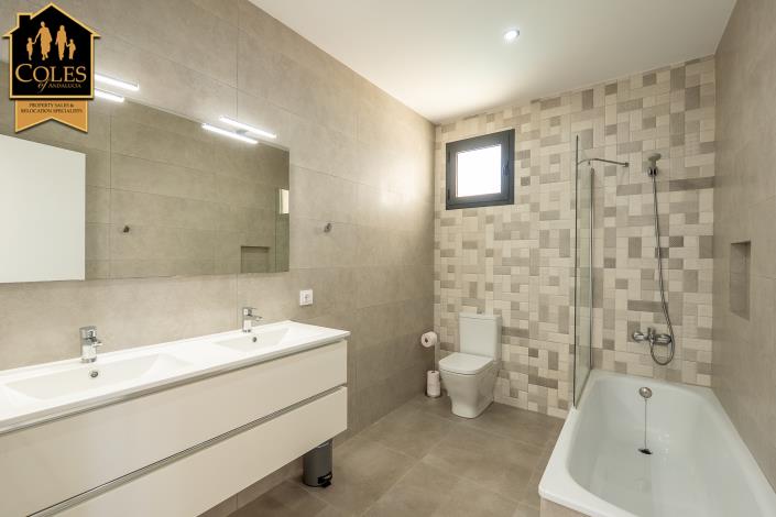 Image No.29-3 Bed Villa / Detached for sale