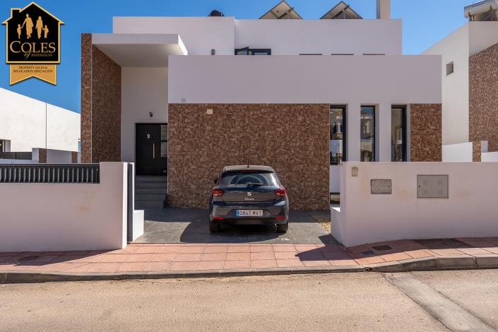 Image No.35-3 Bed Villa / Detached for sale