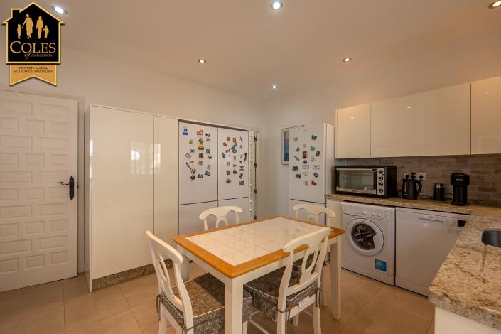 Image No.22-4 Bed Villa / Detached for sale