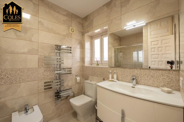Image No.26-4 Bed Villa / Detached for sale