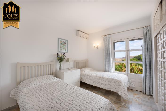 Image No.28-4 Bed Villa / Detached for sale