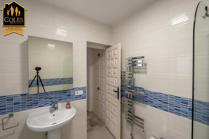 Image No.31-4 Bed Villa / Detached for sale
