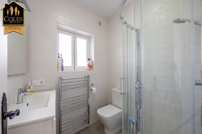 Image No.34-4 Bed Villa / Detached for sale
