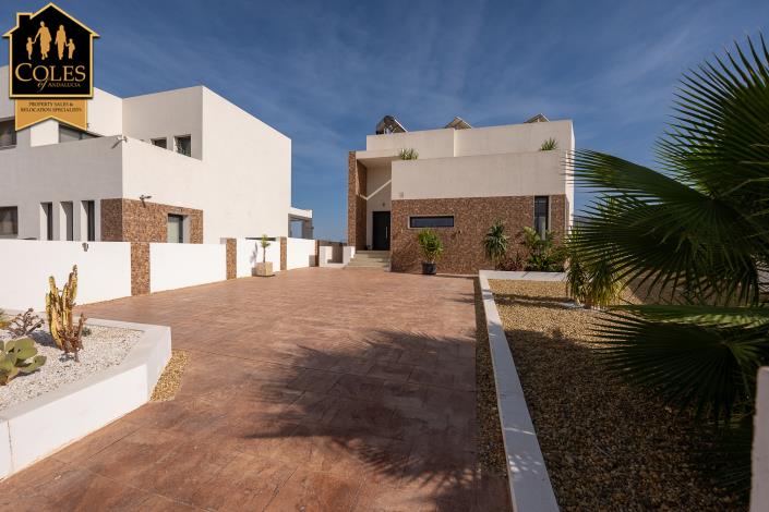 Image No.11-3 Bed Villa / Detached for sale