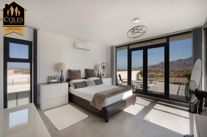Image No.18-3 Bed Villa / Detached for sale