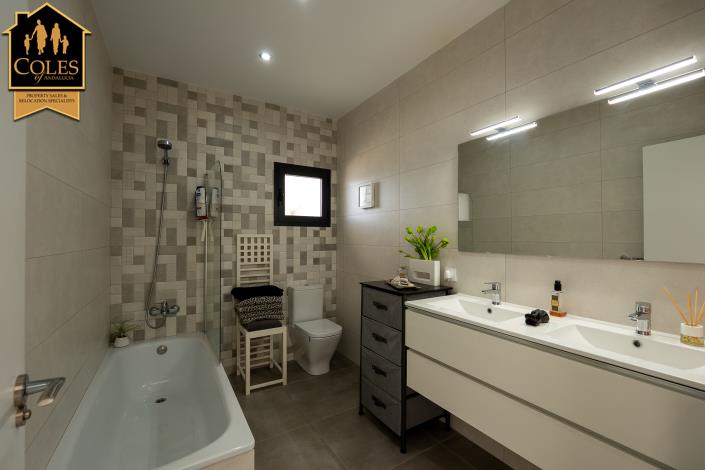 Image No.27-3 Bed Villa / Detached for sale