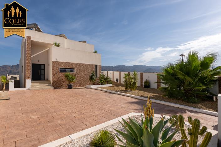 Image No.39-3 Bed Villa / Detached for sale