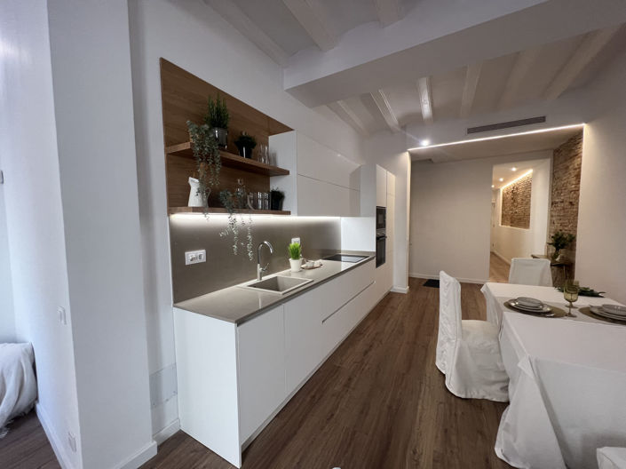 Image No.27-2 Bed Property for sale