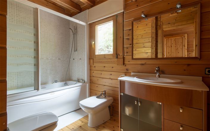 Image No.13-7 Bed Property for sale