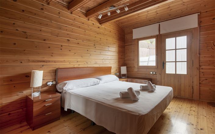 Image No.14-7 Bed Property for sale