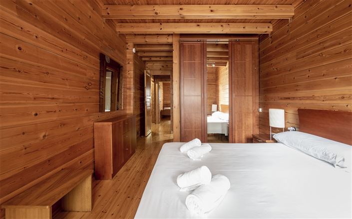 Image No.15-7 Bed Property for sale