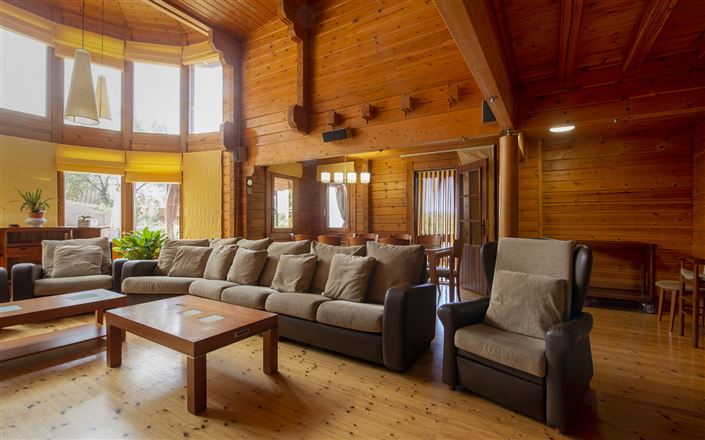 Image No.17-7 Bed Property for sale