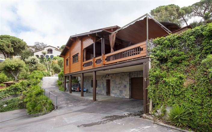 Image No.2-7 Bed Property for sale