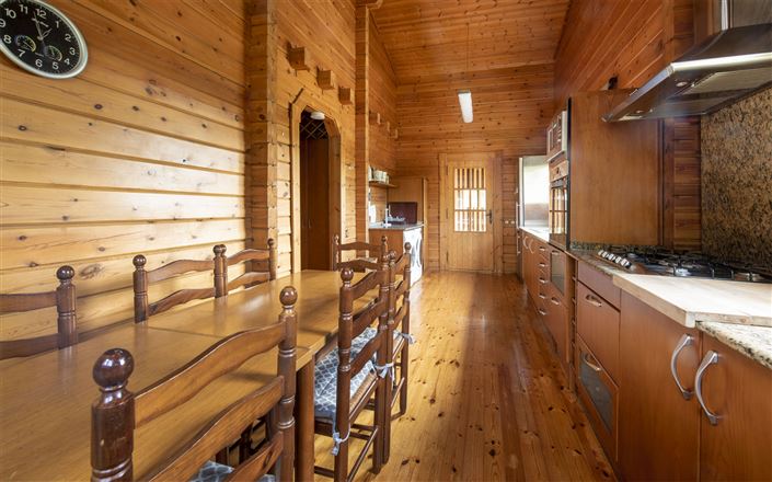 Image No.23-7 Bed Property for sale