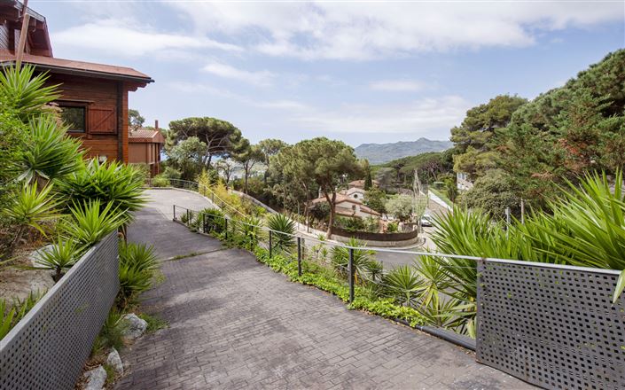 Image No.3-7 Bed Property for sale