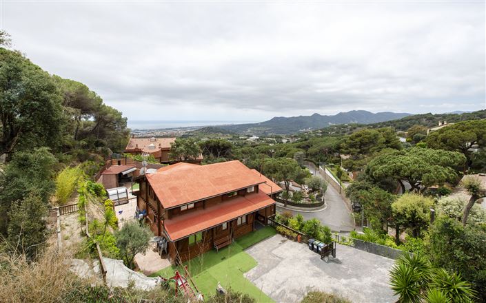 Image No.44-7 Bed Property for sale