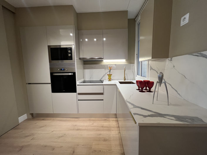 Image No.33-2 Bed Property for sale