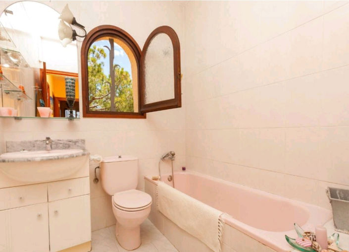 Image No.30-3 Bed Property for sale