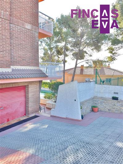 Image No.13-4 Bed Property for sale