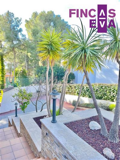 Image No.14-4 Bed Property for sale