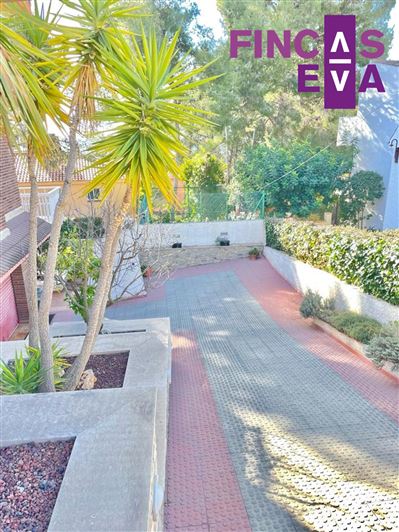 Image No.24-4 Bed Property for sale