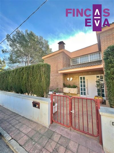 Image No.7-4 Bed Property for sale