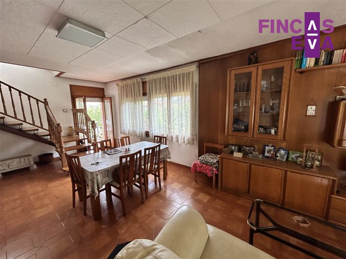 Image No.17-4 Bed Property for sale