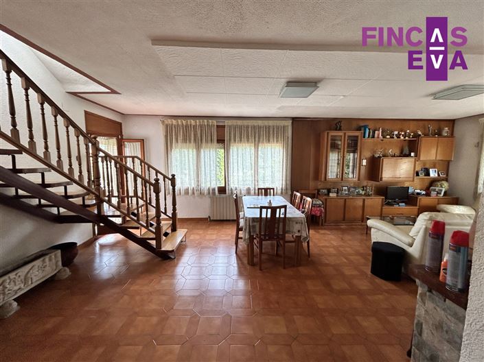 Image No.19-4 Bed Property for sale