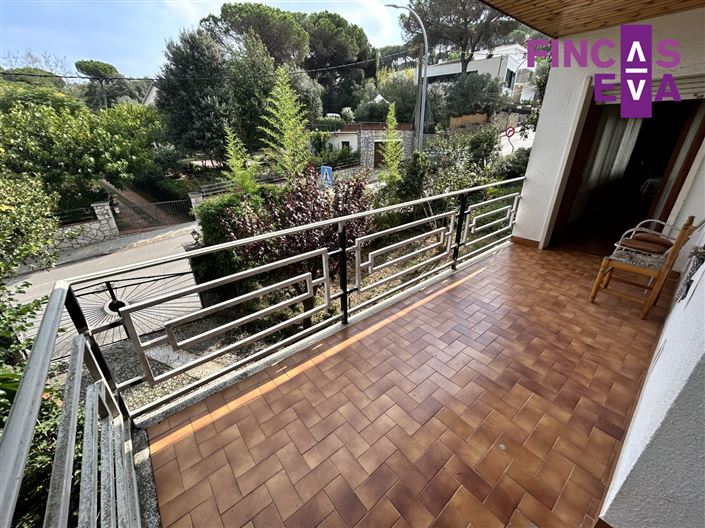 Image No.8-4 Bed Property for sale