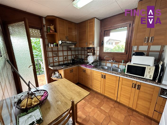 Image No.36-4 Bed Property for sale