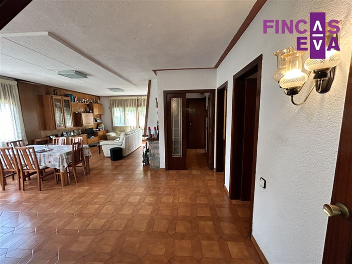 Image No.42-4 Bed Property for sale