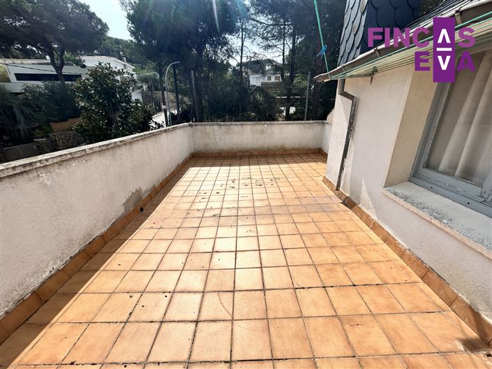 Image No.49-4 Bed Property for sale