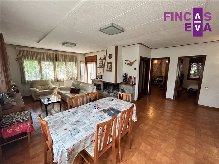 Image No.13-4 Bed Property for sale