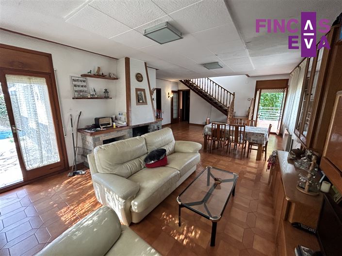 Image No.10-4 Bed Property for sale