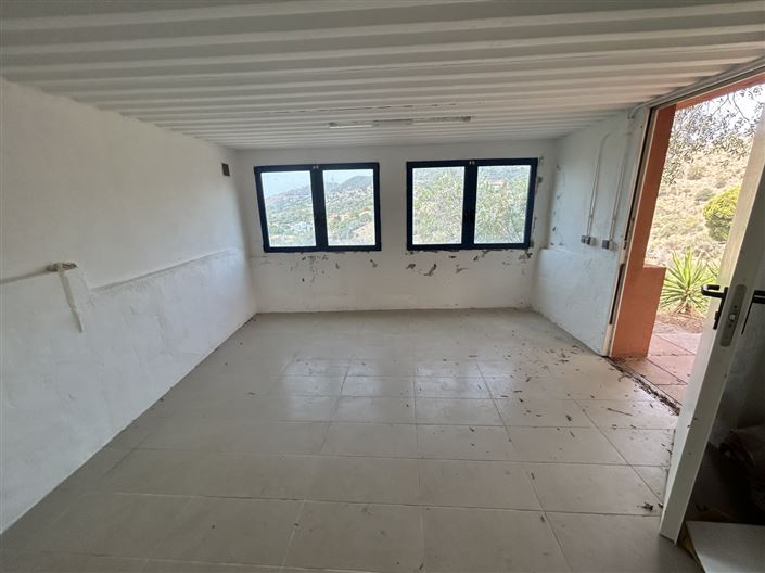 Image No.23-3 Bed Property for sale