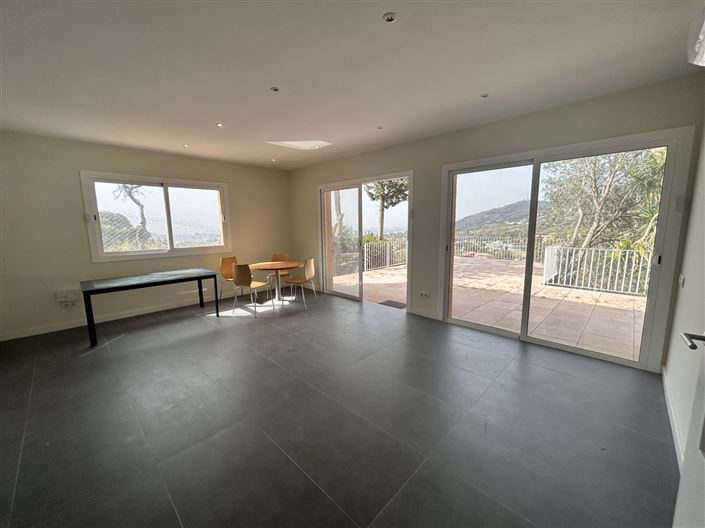 Image No.12-3 Bed Property for sale