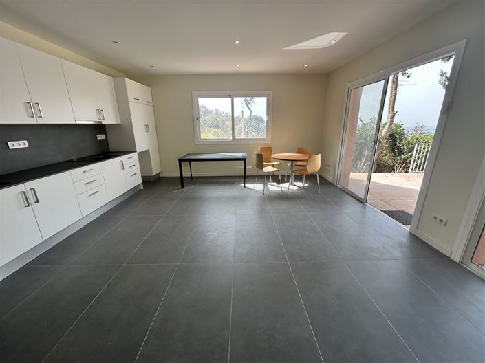 Image No.11-3 Bed Property for sale