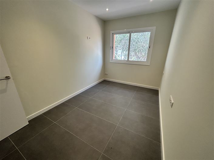 Image No.37-3 Bed Property for sale