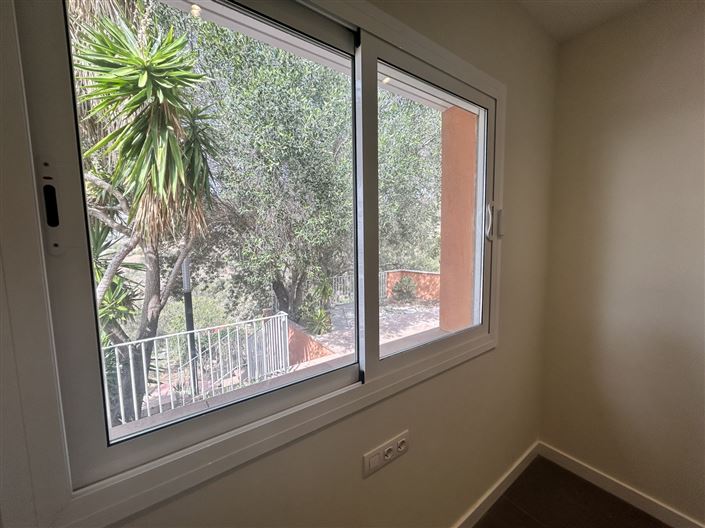 Image No.38-3 Bed Property for sale