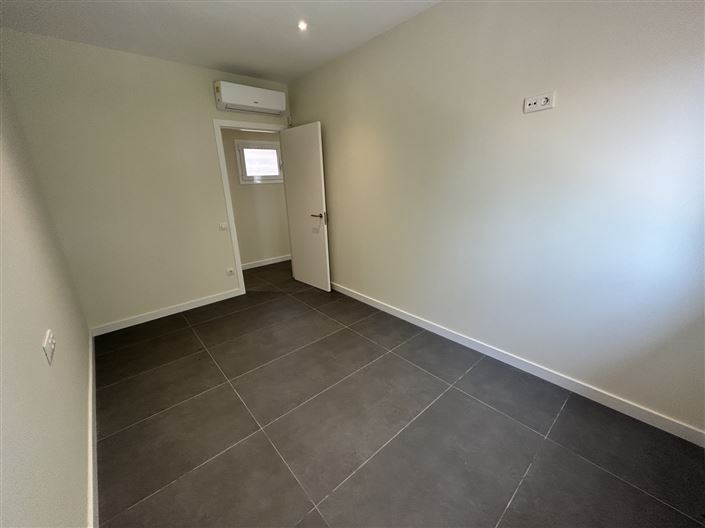 Image No.40-3 Bed Property for sale